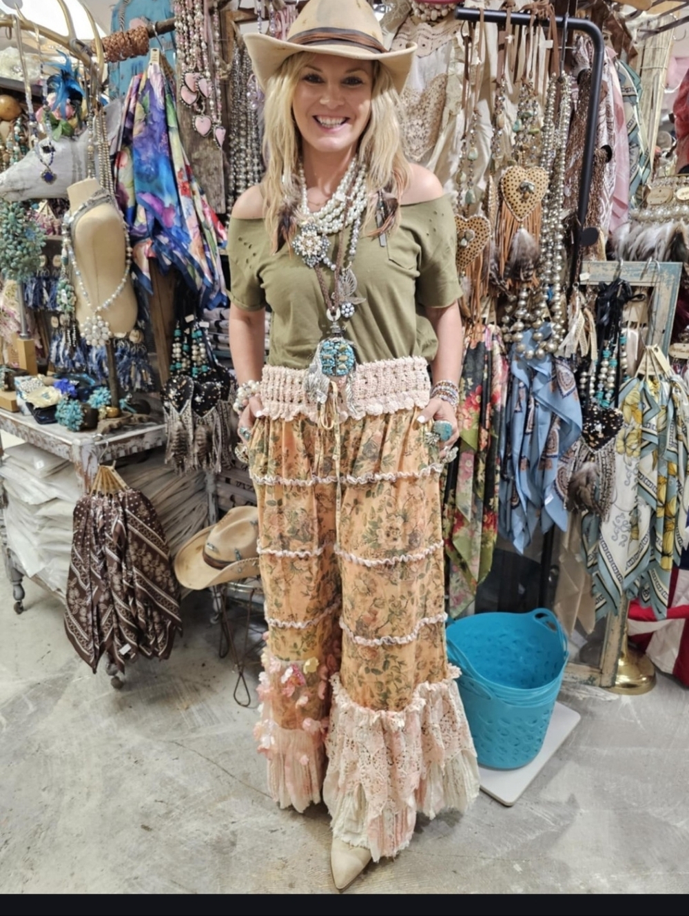 RB500 Rhapsody Boho Floral Ruffled Wide-Leg Pants in Peach and Cream